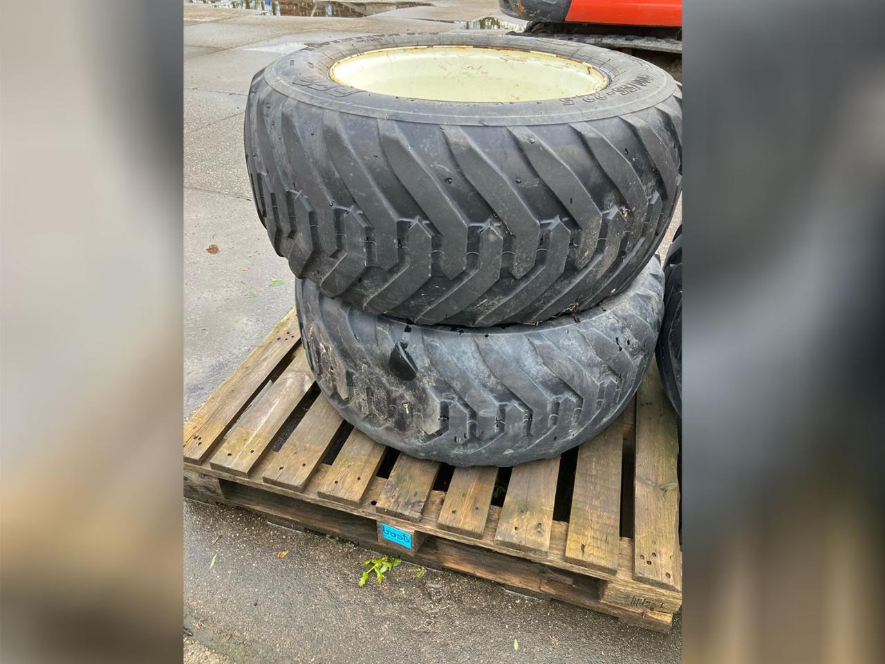 BKT 400/55-2.5 en 600/55-26.5