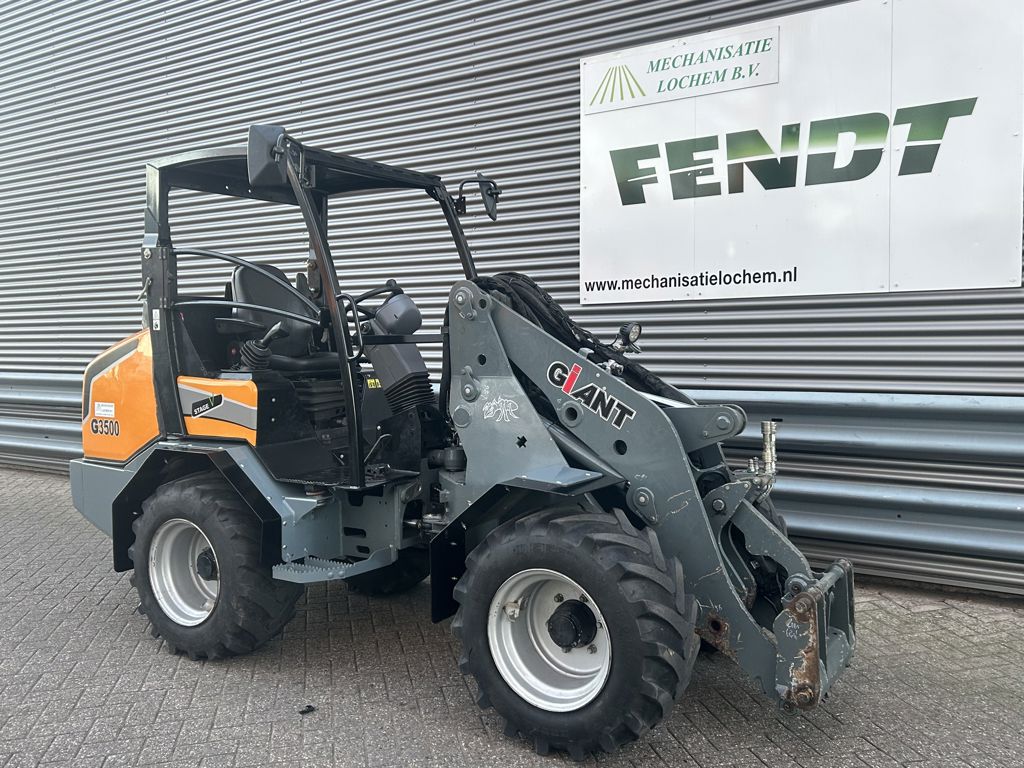 Giant G3500 minishovel