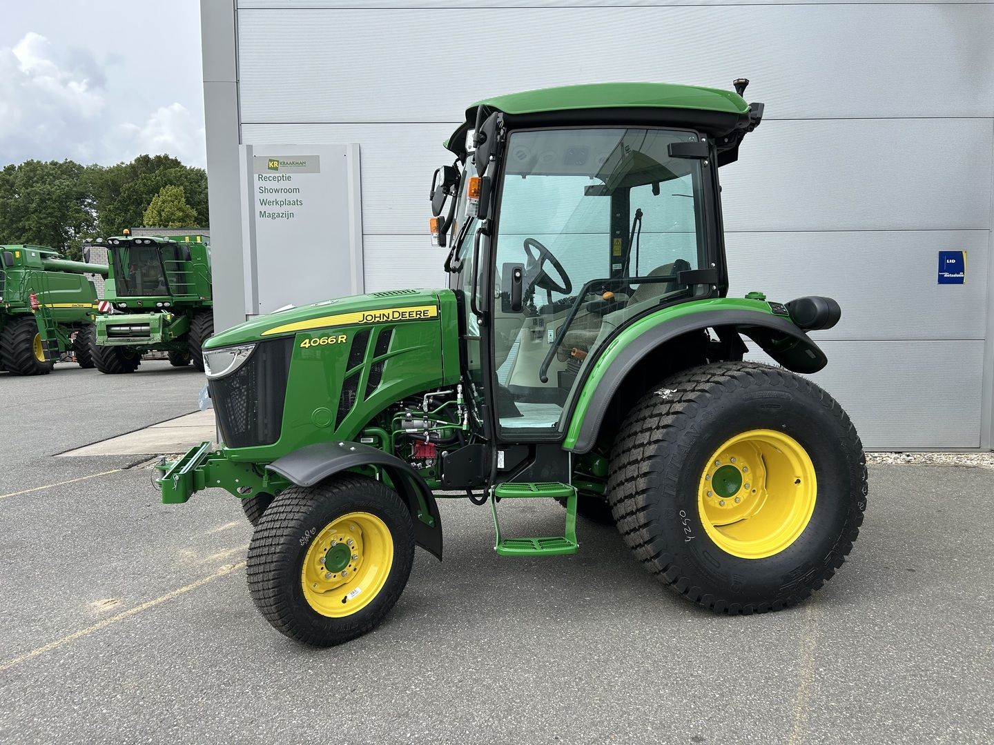 JOHN DEERE 4066R COMPACTTREKKER (EMT) #781277