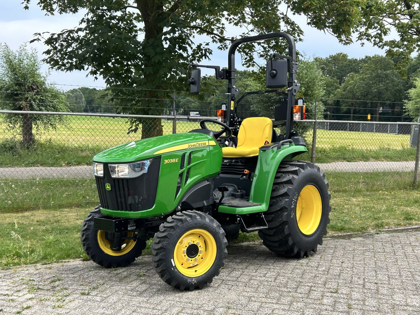 JOHN DEERE 3038E COMPACTTREKKER (LIE) #781764