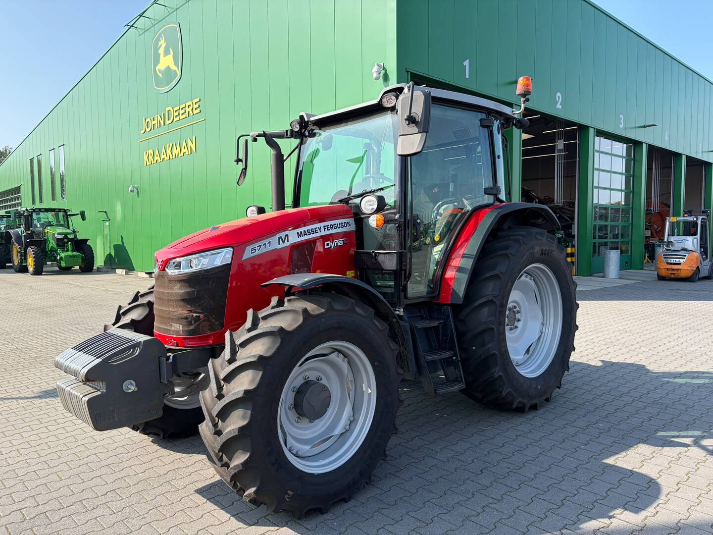 Massey Ferguson 5711M trekker (ZAN)  #782845
